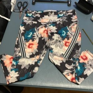 Women’s Leggings Sz XL Flowered Xersion Multi-Colored